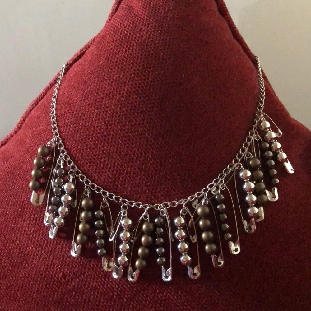 🖤Cute Edgy Safety Pin Necklace🖤